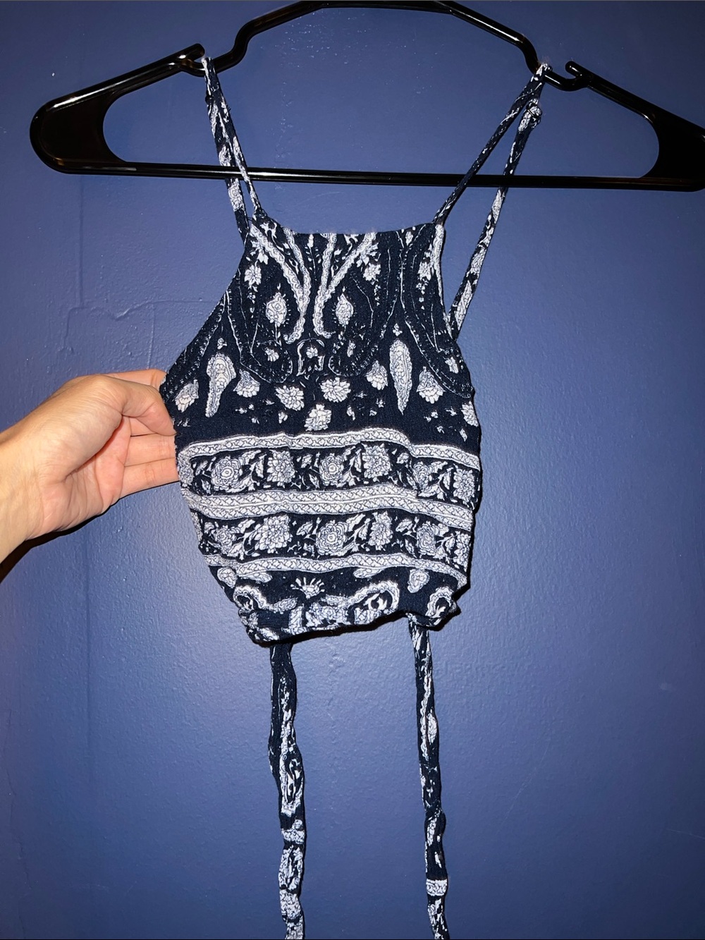 Women’s Navy and White Patterned Cropped Tank Top